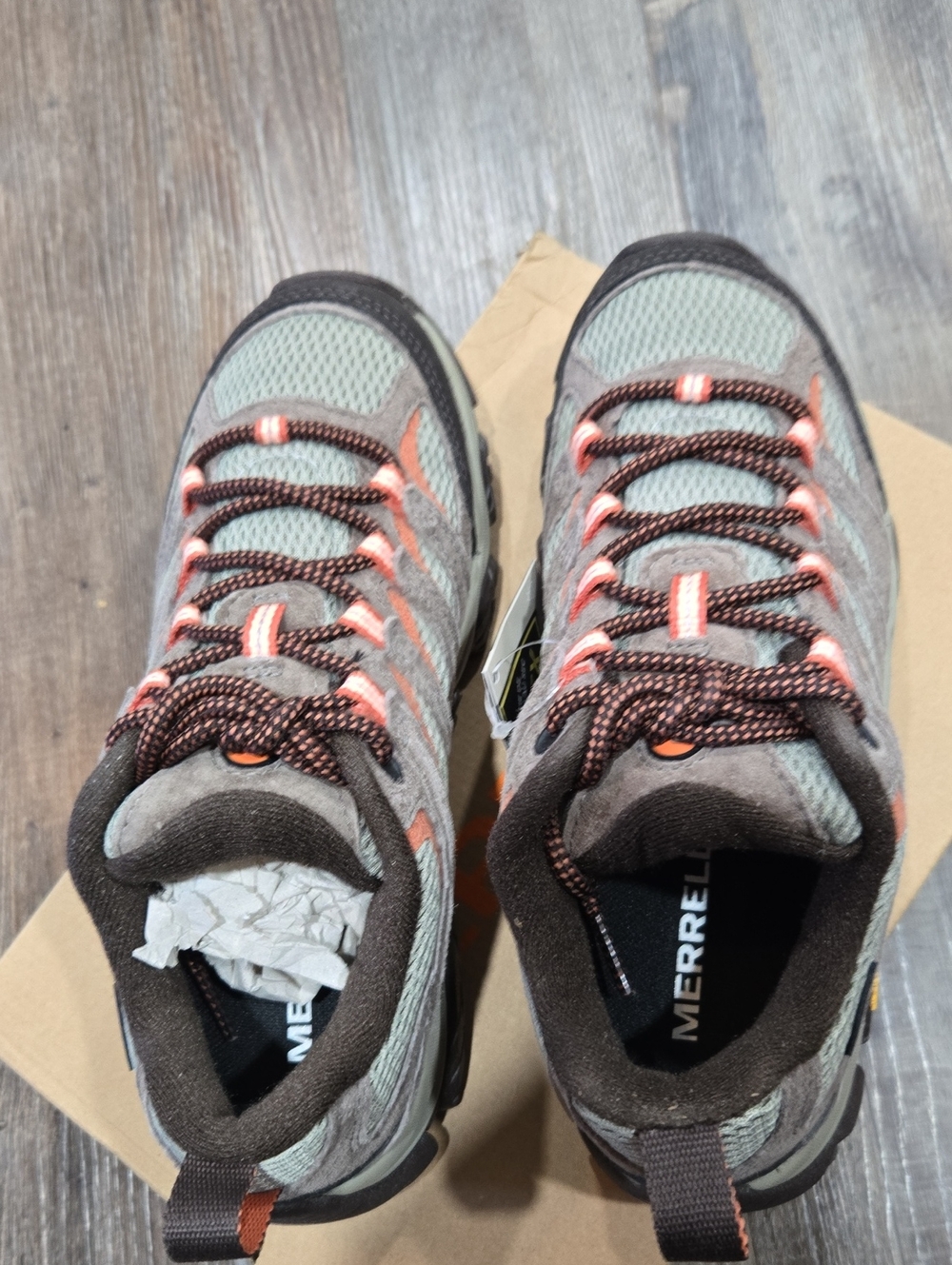 Merrell Mem's Gray and Coral Lace-Up Trail Sneakers. Unisex.